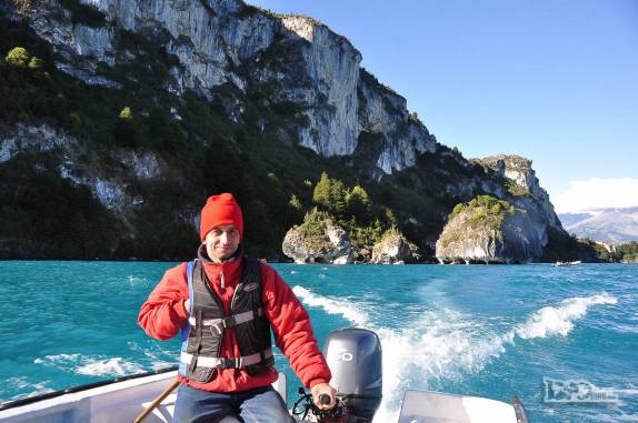 Nosso guia nos leva de volta após a visita às 'Capillas de Marmol', no lago General Carrera, região de Puerto Rio Tranquilo, na Carretera Austral, sul do Chile